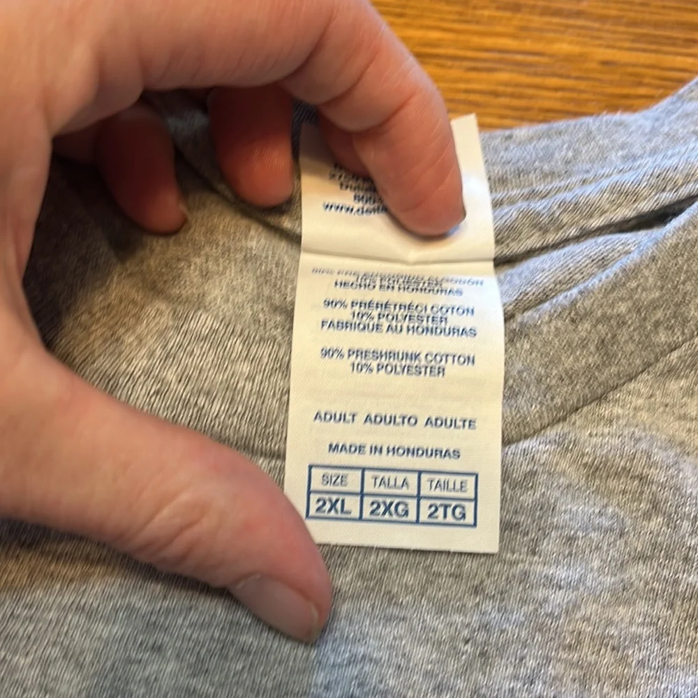 ✨ 3/$15 Handmade Disney Decal T-Shirt - Picture 3 of 5